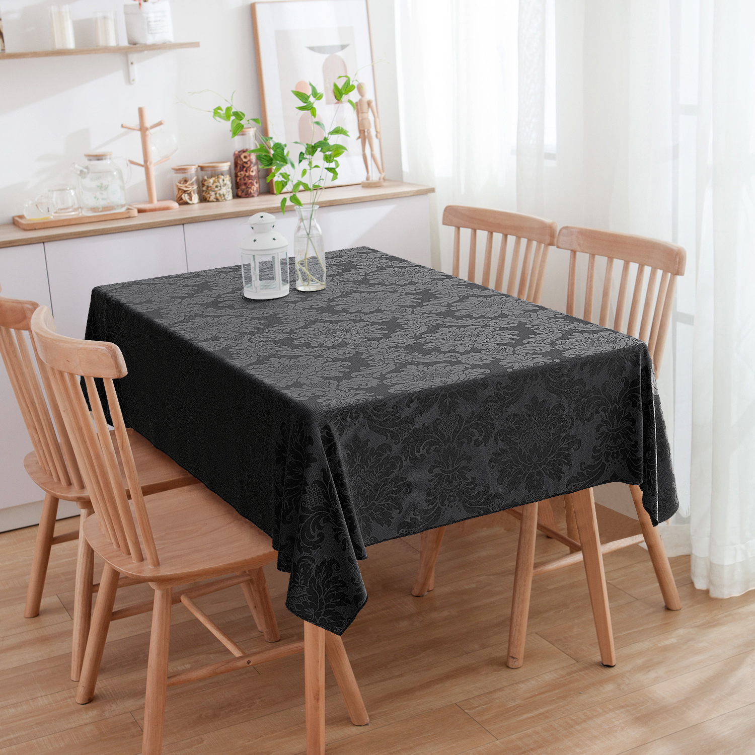 Toalha de Mesa Retangular Jacquard Medalhão Preto 6 Lugares